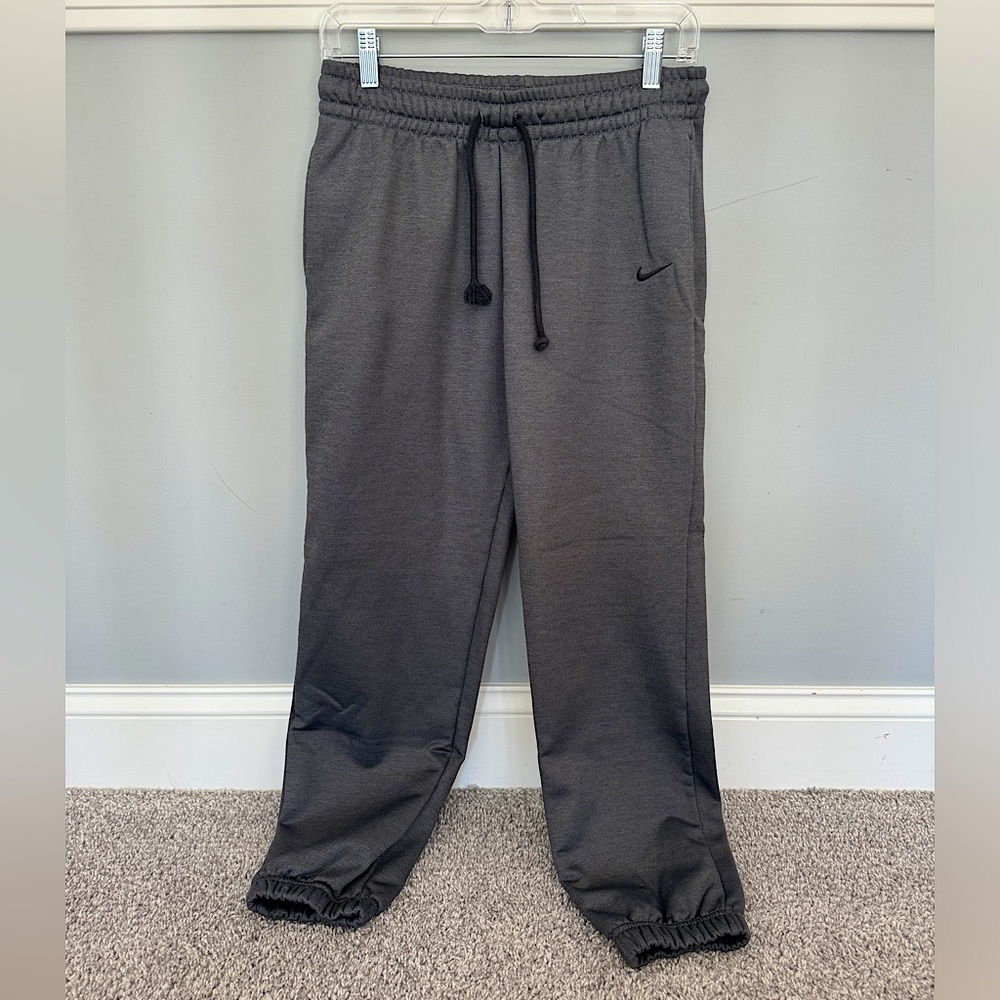 Nike Women’s Therma-Fit joggers- Dark Grey size Small